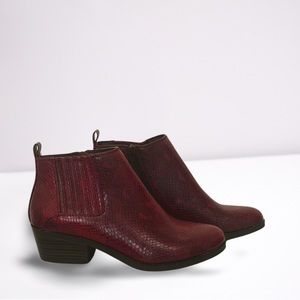 Kim Rogers Dark Red Faux Snakeskin Ankle Booties Block Heel. Size 7